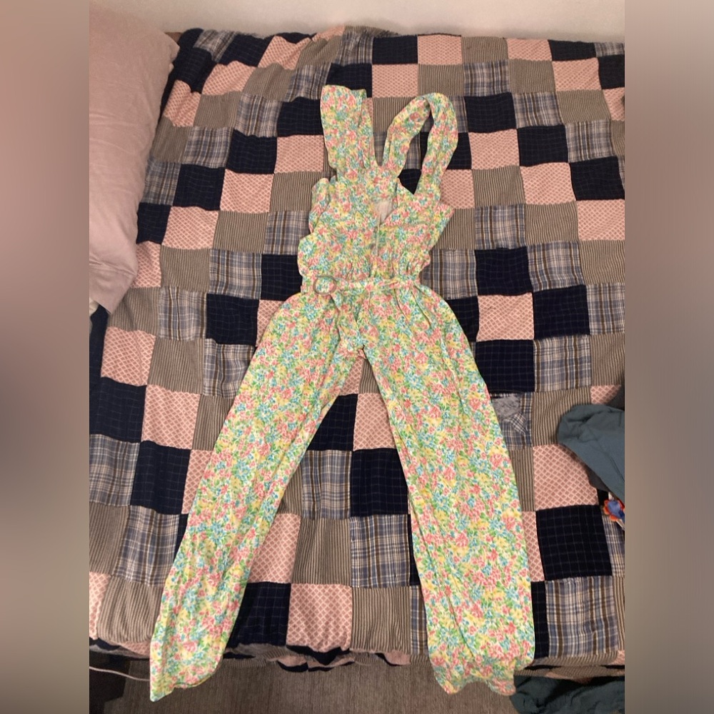 Super unique ‘90s floral vintage jumpsuit / overalls